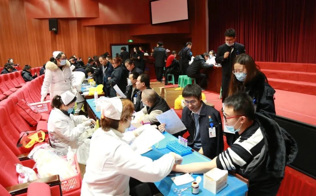 热血汇聚大爱：鼎鸿协会 2015 年无偿献血